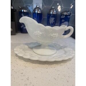 Westmoreland Paneled Grape Gravy Sauce Boat And Undertray Mid Century Milk Glass